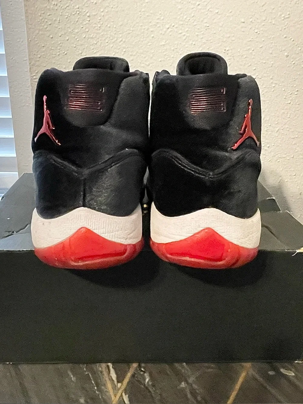 Air Jordan Retro 11 Bred Velvet Size 9.5